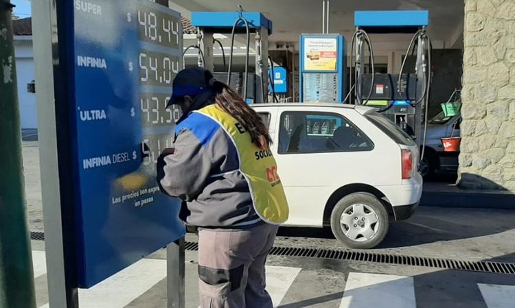 Por suba de impuestos, la nafta debería aumentar 70 centavos en agosto