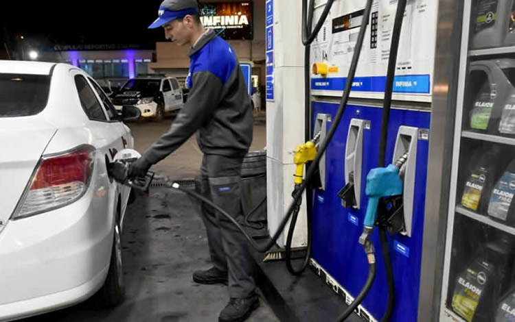 Estiman que la caída en la venta de combustibles habría alcanzado su piso