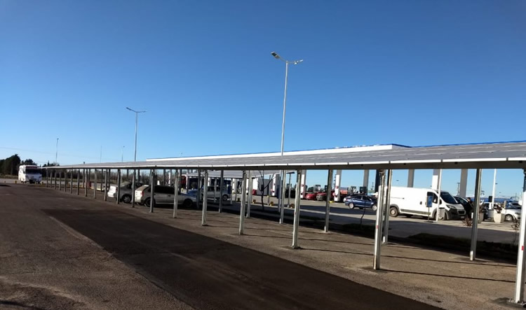 Instalan playa de estacionamiento solar que produce energía para toda la Estación de Servicio