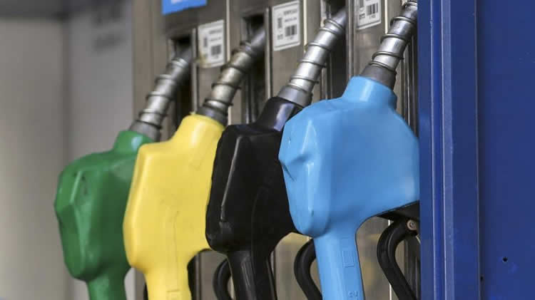 Se oficializó el congelamiento del precio de los combustibles