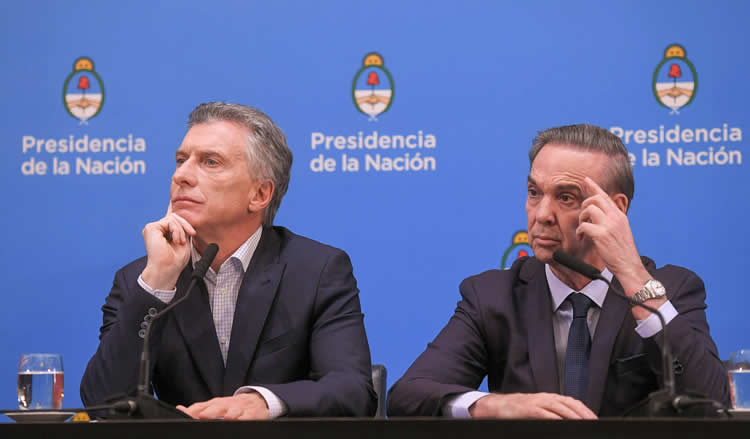 Pese a la devaluación, especialistas consideran que el Gobierno podría seguir conteniendo los precios de las naftas