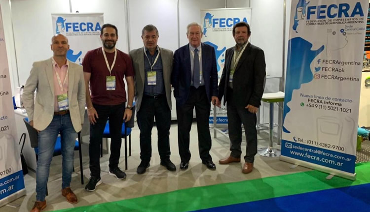 Expendedores participan de la exposición de energía más importante del país