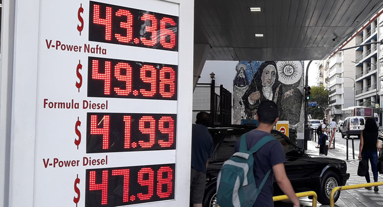 Economistas advierten por las consecuencias del aumento de los precios de las naftas