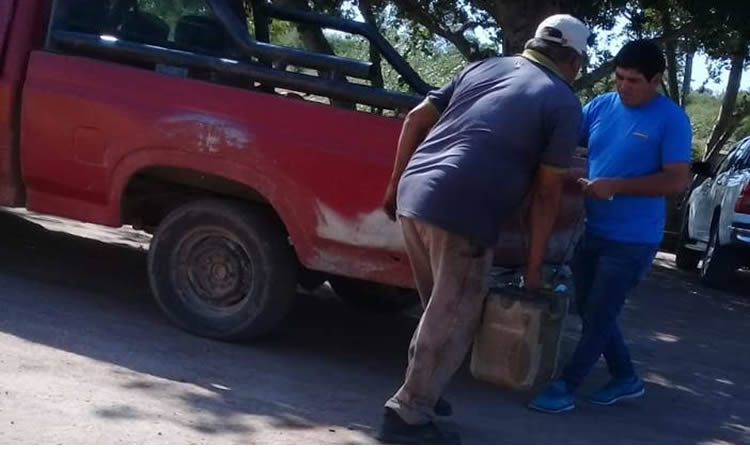 Denuncian venta de nafta en casas particulares y almacenes de barrio