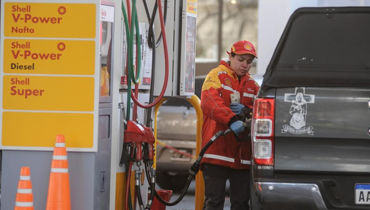 ¿Cuánto aumentará el precio de los combustibles en diciembre por la suba de los impuestos?