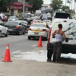 Estacioneros denuncian falta de seguridad y competencia desleal de lavaderos clandestinos de autos en las calles