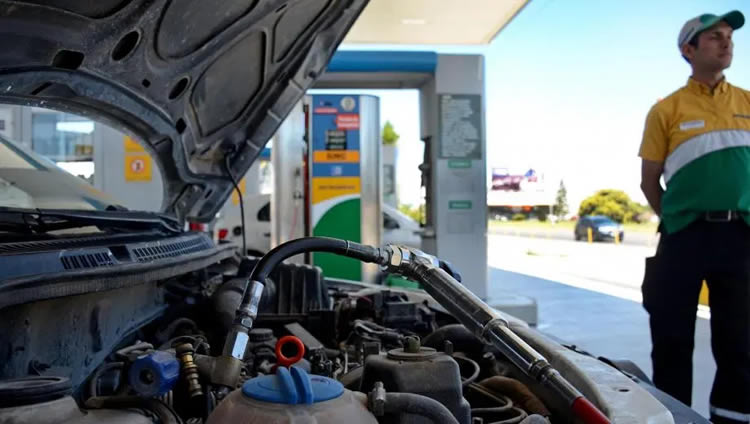 Estaciones de GNC obligadas a informar si modifican las condiciones para comprar gas
