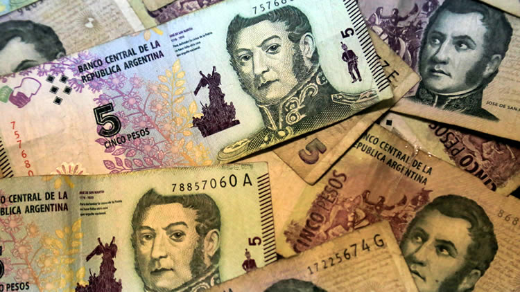 Estaciones de Servicio aceptan sin problemas los billetes de 5 pesos