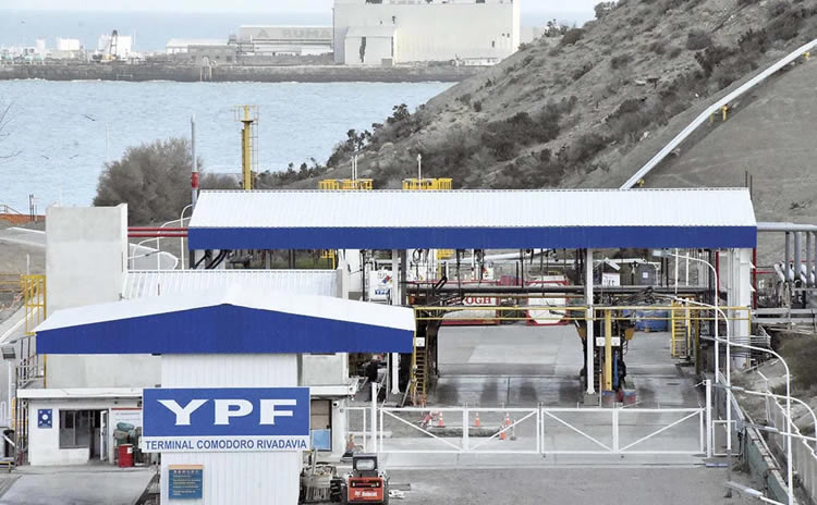 Finalmente habrá bono para camioneros y se asegura el abastecimiento de combustible en las Estaciones de Servicio