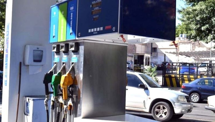 La presión de una comunidad provocó la derogación de un polémico impuesto que aumentaría el precio de las naftas