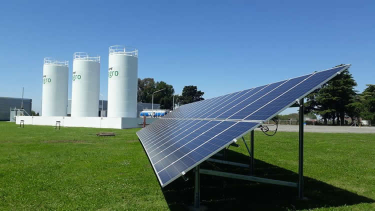 Petroleras instalarán paneles solares en su red de Estaciones de Servicio
