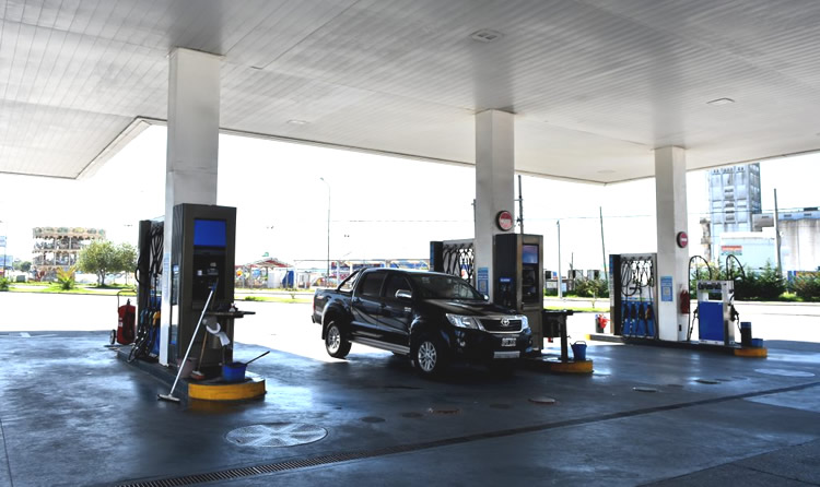 Fuerte caída de la recaudación de impuestos a los combustibles a causa de la cuarentena