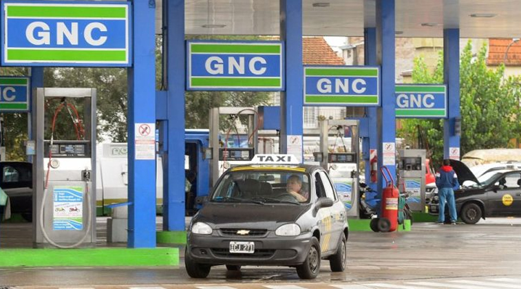 Expendedores de GNC insisten ante las distribuidoras por cargos fijos e intereses por atrasos en el pago de las facturas