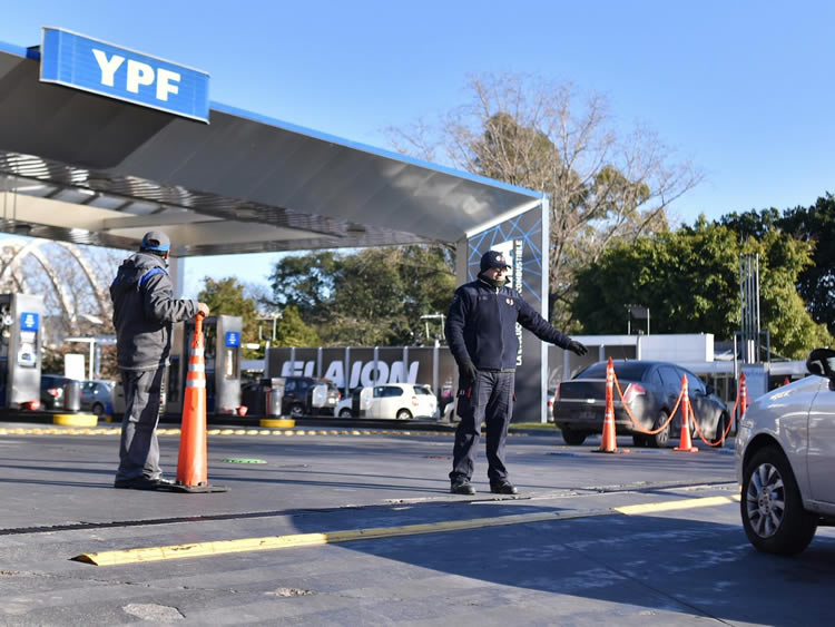 YPF aumentó el precio de los combustibles 4.5 por ciento promedio en todo el país