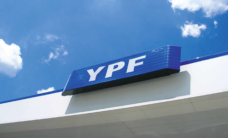 Precios congelados y caída de ventas por el Covid impactaron negativamente en la situación económica de YPF