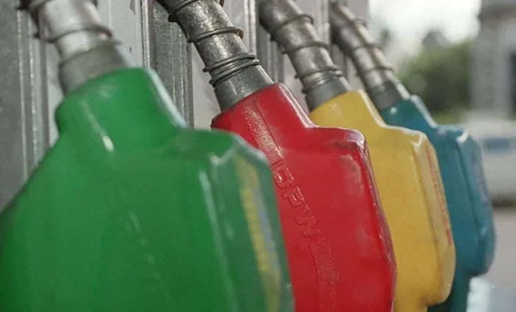 Derribando mitos sobre los combustibles: ¿Qué petrolera ofrece mejor producto y qué diferencia hay entre Premium y la Súper?