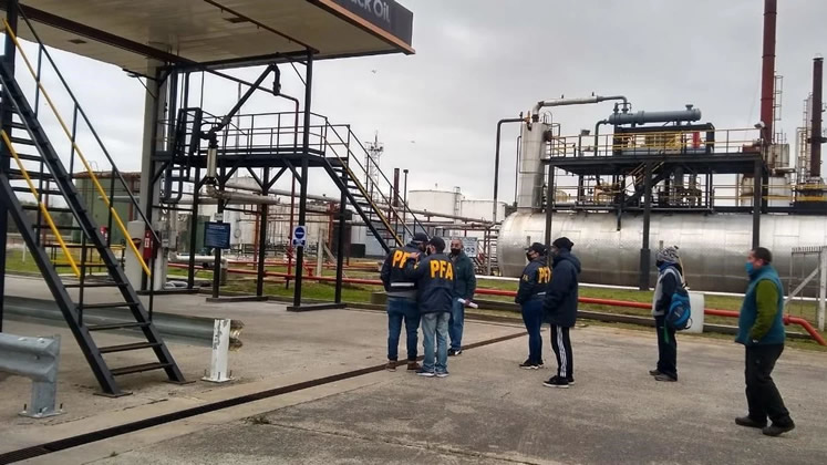 El robo de petróleo a YPF reaviva el debate sobre el embanderamiento de las Estaciones Blancas