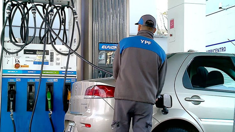 YPF lanza un original sistema de precompra de combustible: 15% de descuento y saldo que se actualiza ante aumentos