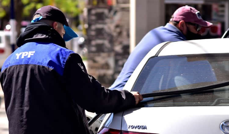 Postergan hasta el 16 de octubre la suba de impuestos y por ahora los combustibles no aumentan