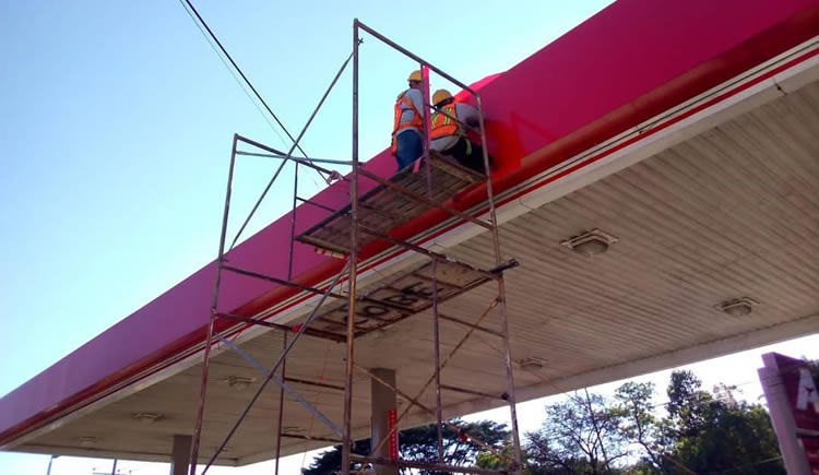 Estacioneros retoman servicios de mantenimientos ante la imposibilidad de ahorro en pesos