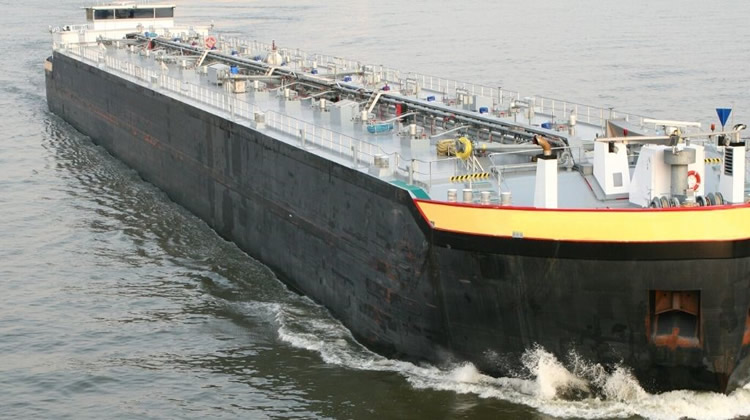 Desplome de IFO: en diez años ANCAP pasó de 330 mil m3 de participación anual en mercado Búnker a 10 mil