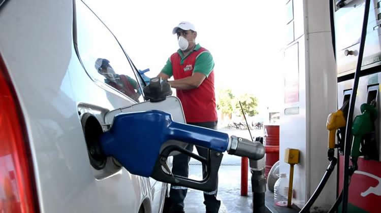 Por el estancamiento de las ventas de combustibles pronostican la reconversión del mercado de las Estaciones de Servicio en Argentina
