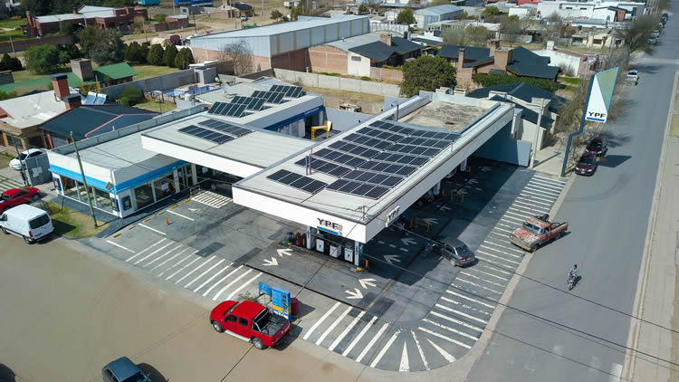 Dos expendedoras de combustibles y GNC alimentadas con energía solar lograron su habilitación