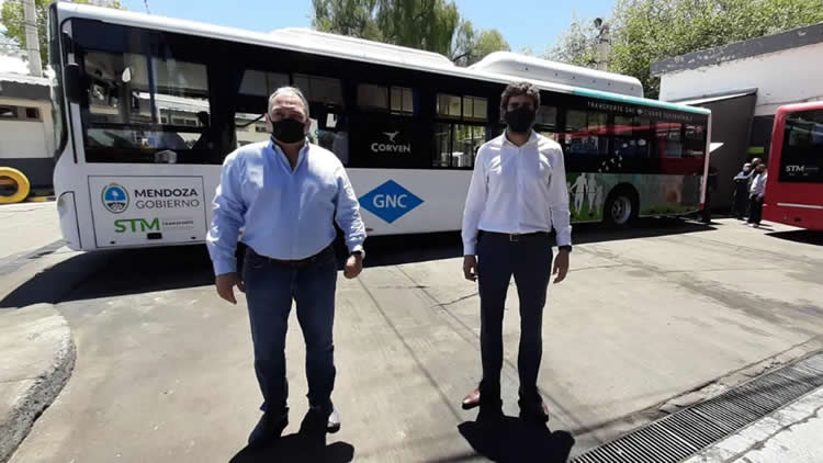 Se presentó la primera unidad de transporte público 100 por ciento a GNC del país