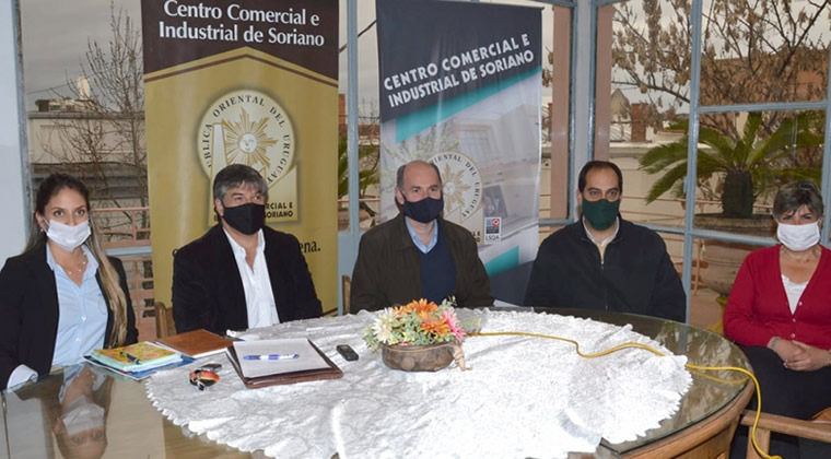 Comercios de Soriano regalan a sus clientes 40 litros de nafta Súper 95 por compras mayores a 4 mil pesos