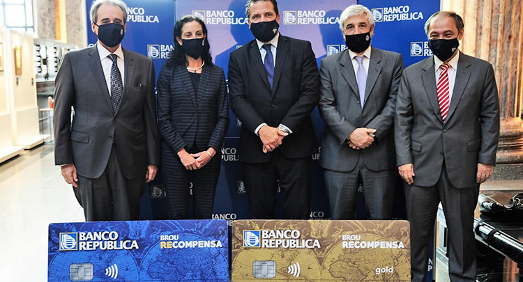 Nafta Súper 95, desde ahora a $ 52.25 en el surtidor con Tarjeta BROU Recompensa