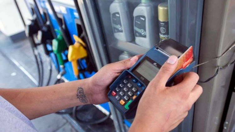 Estacioneros aseguran que no pueden seguir financiando las ventas con tarjetas de crédito