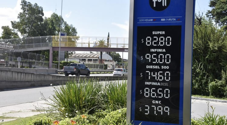 Contrapunto por los aumentos de combustibles: YPF asegura que redujo los precios