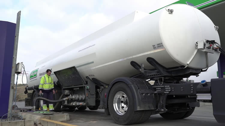 Para evitar viejos problemas, estacioneros proponen la creación de un tercer canal de venta de combustibles