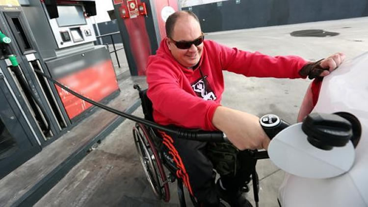Reclaman que se exima del pago del Impuesto a los Combustibles a personas con discapacidad