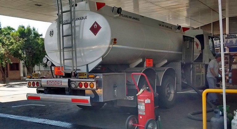 Advierten que si el gobierno no pone en agenda un acuerdo con las petroleras, se disparará el precio de los combustibles mayoristas