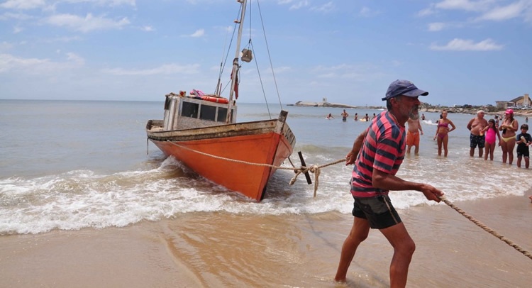 Acuerdo entre DINARA y ANCAP permite devolución de impuestos al combustible a pescadores artesanales