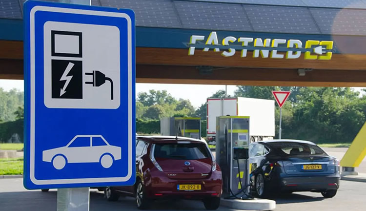 Fallo judicial mundial pone en jaque a las Estaciones de Servicio frente a las empresas de carga rápida de vehículos eléctricos
