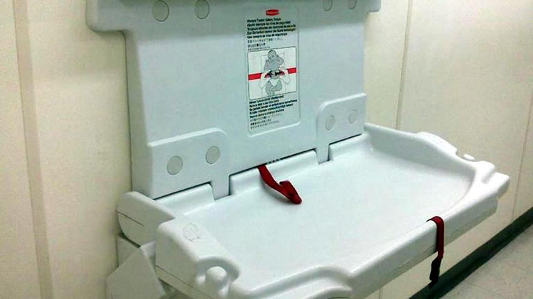 Exigirán habitáculos destinados al cambio de pañales en Estaciones de Servicio