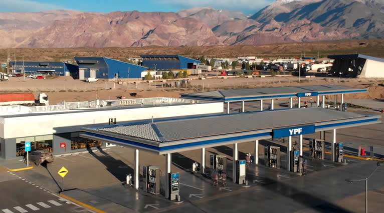 Importante empresario de medios inaugura una mega Estación de Servicio YPF