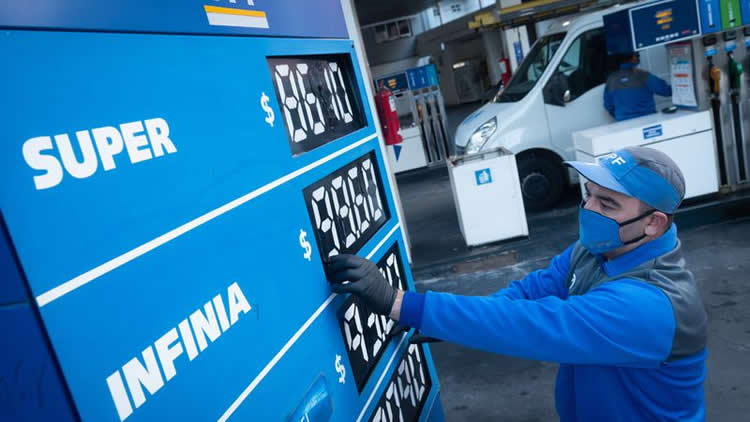 Luego del aumento, YPF congela el precio de los combustibles hasta fin de año