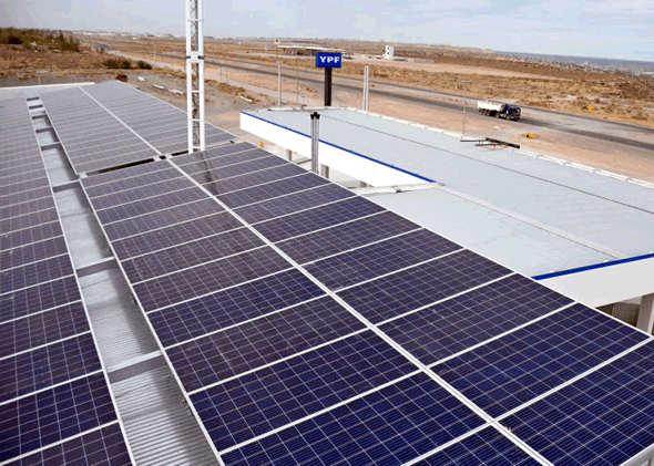 El Gobierno impulsará la instalación de paneles solares en Estaciones de Servicio