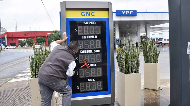 Se va reduciendo la brecha de precios de los combustibles entre provincias