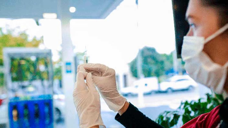 Playeros bonaerenses deberán esperar para vacunarse, salvo que ingresen dentro de los requisitos de la nueva etapa
