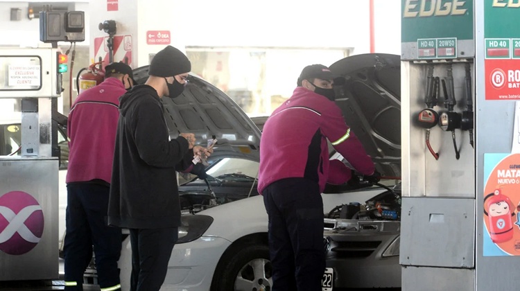 Tras una denuncia en la Justicia, aconsejan que los empleados de las estaciones de GNC utilicen faja lumbar protectora