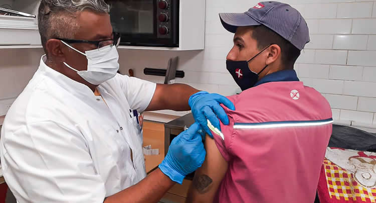 El Gobierno asegura que en los próximos 60 días todo el personal de las Estaciones de Servicio estará vacunado