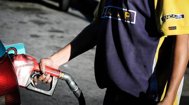 El precio de la nafta no bajaría en setiembre