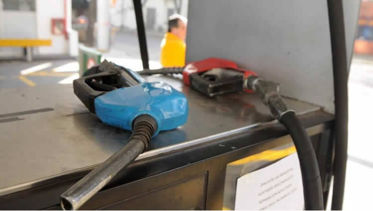 Faltantes de combustibles: Estacioneros blancos presentaron un reclamo a la Secretaría de Comercio