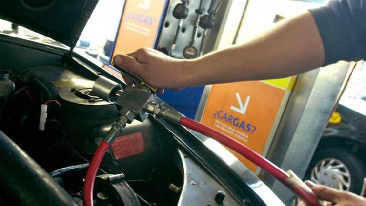 Estacioneros de GNC se aseguraron abastecimiento de gas por los próximos tres años