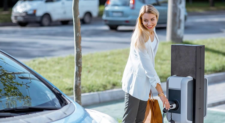 Con casi 90 estaciones de carga, Uruguay espera dar satisfacción a llegada de autos eléctricos