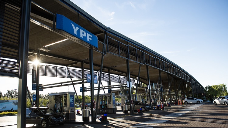 YPF se adapta a las necesidades de los clientes: Inauguró su primer espacio de Cowork en una Tienda Full